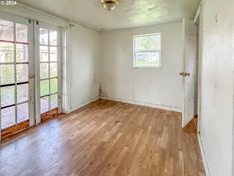 121 E Second Avenue Sutherlin OR 97479