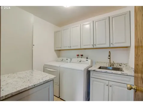 9496 Sw Shady Place Portland OR 97223