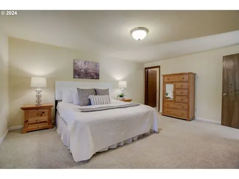 9496 Sw Shady Place Portland OR 97223