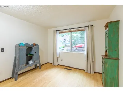 85 Marlboro Lane Eugene OR 97405