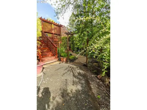 85 Marlboro Lane Eugene OR 97405