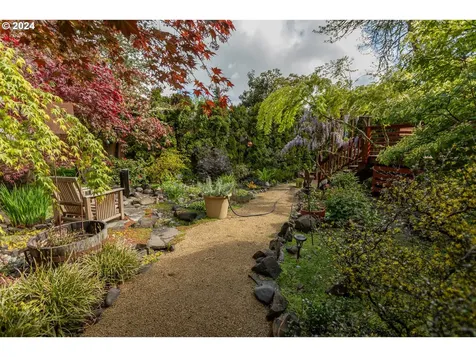85 Marlboro Lane Eugene OR 97405