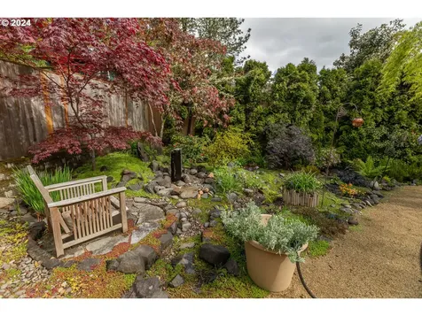85 Marlboro Lane Eugene OR 97405