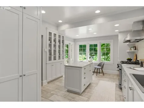 2766 Sw Upper Drive Portland OR 97201