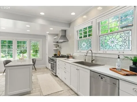 2766 Sw Upper Drive Portland OR 97201