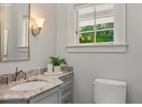 2766 Sw Upper Drive Portland OR 97201