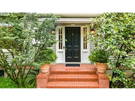 2766 Sw Upper Drive Portland OR 97201