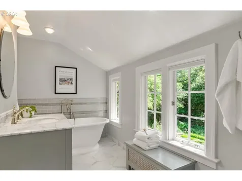 2766 Sw Upper Drive Portland OR 97201