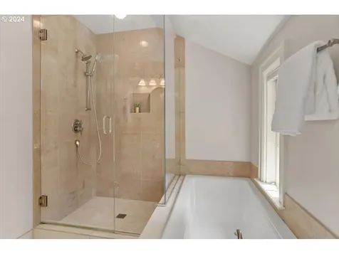 2766 Sw Upper Drive Portland OR 97201