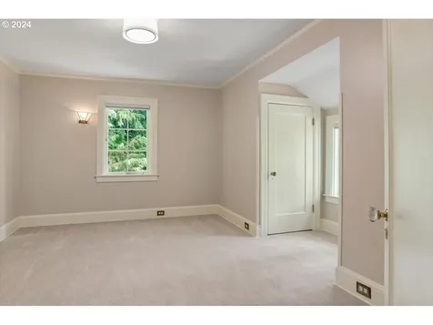 2766 Sw Upper Drive Portland OR 97201