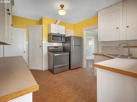 4104 N Longview Avenue Portland OR 97217