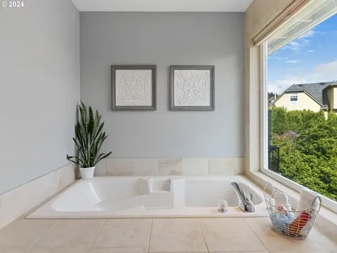 12522 Se 127th Court Happy Valley OR 97086