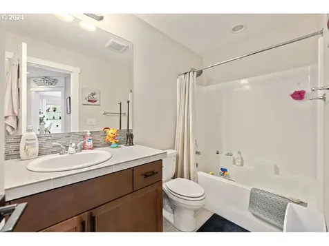 2213 Ne Brendan Circle Vancouver WA 98663