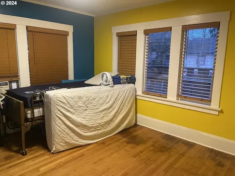 235 SE 20th Avenue Portland OR 97214