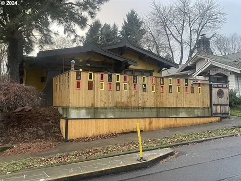 235 SE 20th Avenue Portland OR 97214