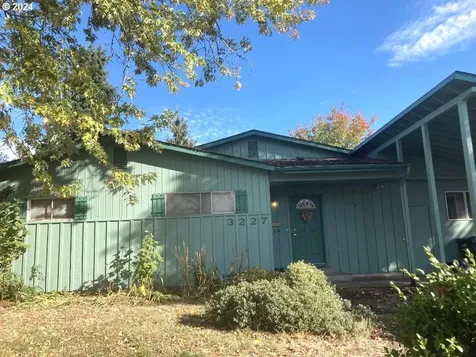 3227 Oriole Street Springfield OR 97477