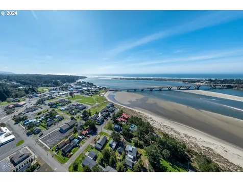 205 Nw Fayette Street Waldport OR 97394