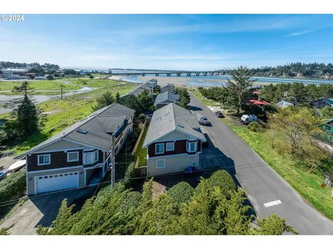 205 Nw Fayette Street Waldport OR 97394