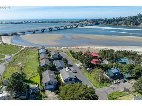 205 Nw Fayette Street Waldport OR 97394