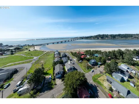 205 Nw Fayette Street Waldport OR 97394