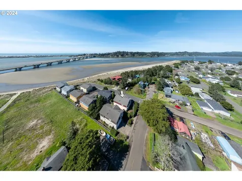 205 Nw Fayette Street Waldport OR 97394