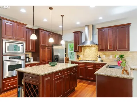 9521 NW Randall Lane Portland OR 97229