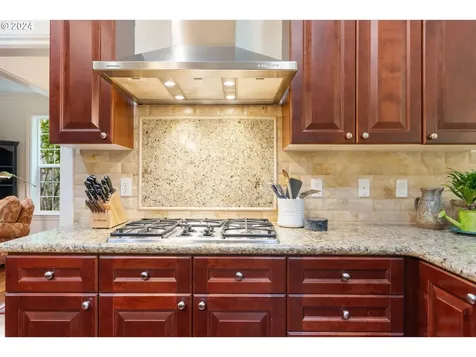 9521 NW Randall Lane Portland OR 97229