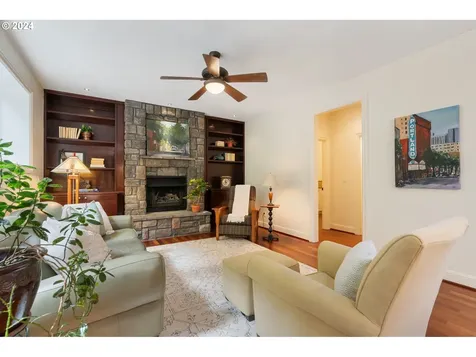9521 NW Randall Lane Portland OR 97229