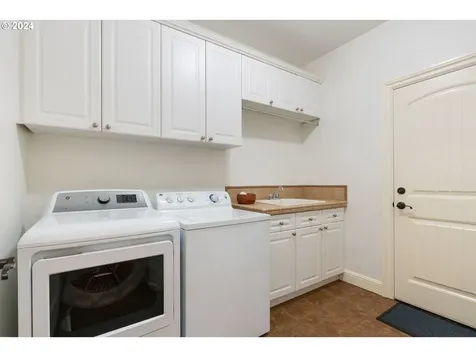 9521 NW Randall Lane Portland OR 97229