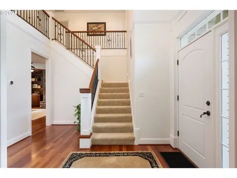 9521 NW Randall Lane Portland OR 97229