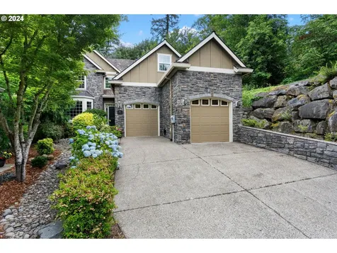 9521 NW Randall Lane Portland OR 97229