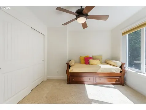9521 NW Randall Lane Portland OR 97229