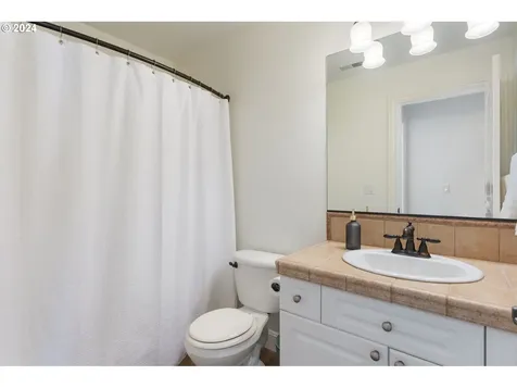9521 NW Randall Lane Portland OR 97229