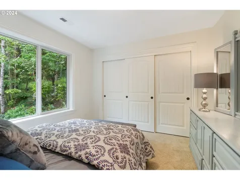 9521 NW Randall Lane Portland OR 97229