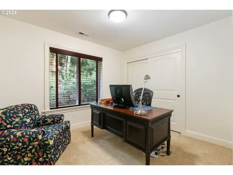 9521 NW Randall Lane Portland OR 97229