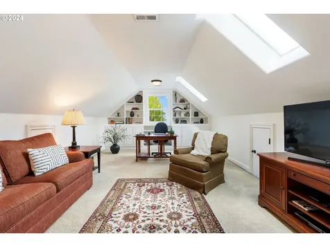 9521 NW Randall Lane Portland OR 97229