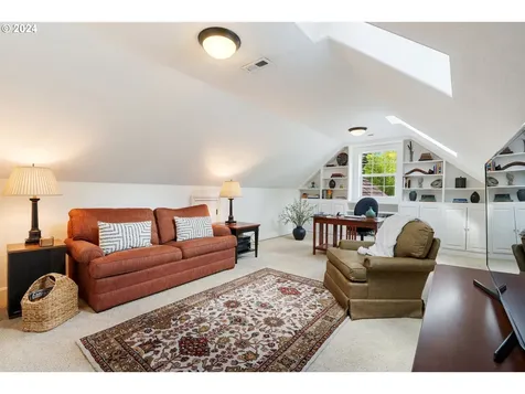 9521 NW Randall Lane Portland OR 97229