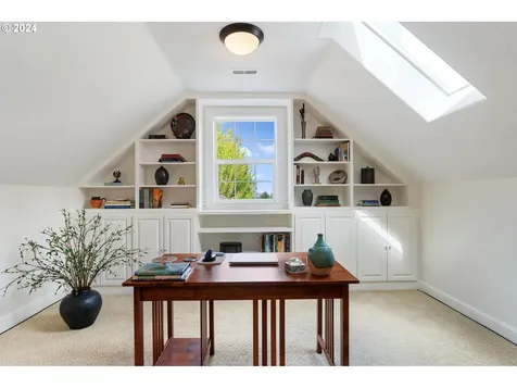 9521 NW Randall Lane Portland OR 97229