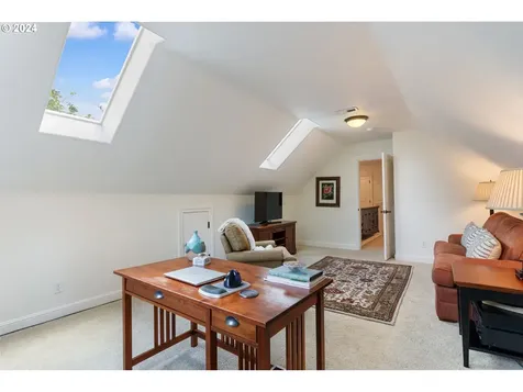 9521 NW Randall Lane Portland OR 97229