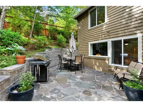 9521 NW Randall Lane Portland OR 97229