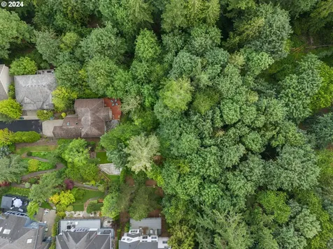 9521 NW Randall Lane Portland OR 97229