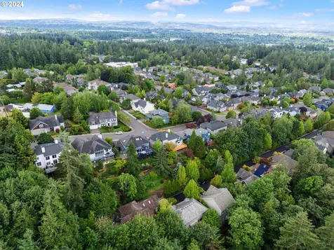 9521 NW Randall Lane Portland OR 97229