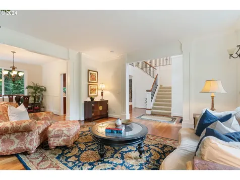 9521 NW Randall Lane Portland OR 97229