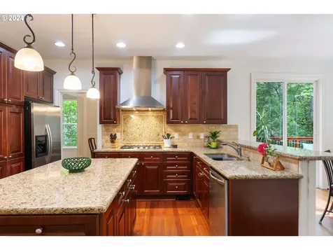 9521 NW Randall Lane Portland OR 97229