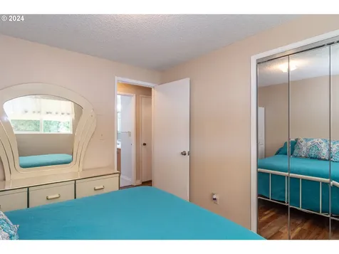 1525 E Fourth Avenue Sutherlin OR 97479