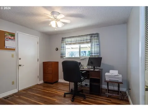 1525 E Fourth Avenue Sutherlin OR 97479