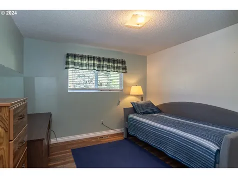 1525 E Fourth Avenue Sutherlin OR 97479