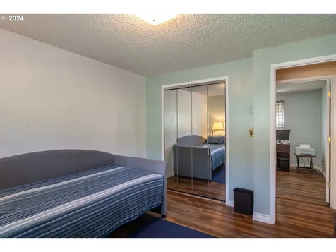 1525 E Fourth Avenue Sutherlin OR 97479