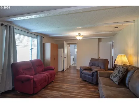 1525 E Fourth Avenue Sutherlin OR 97479