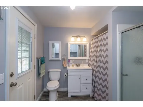1525 E Fourth Avenue Sutherlin OR 97479